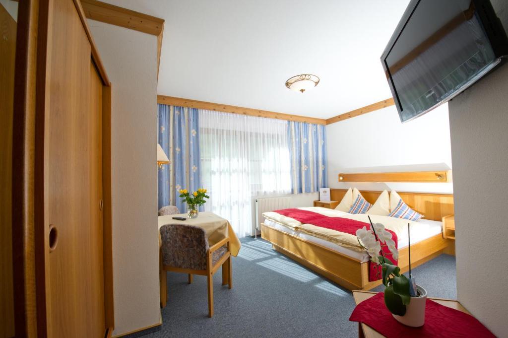 Hotel Landhaus Neumayr 그로살 객실 사진